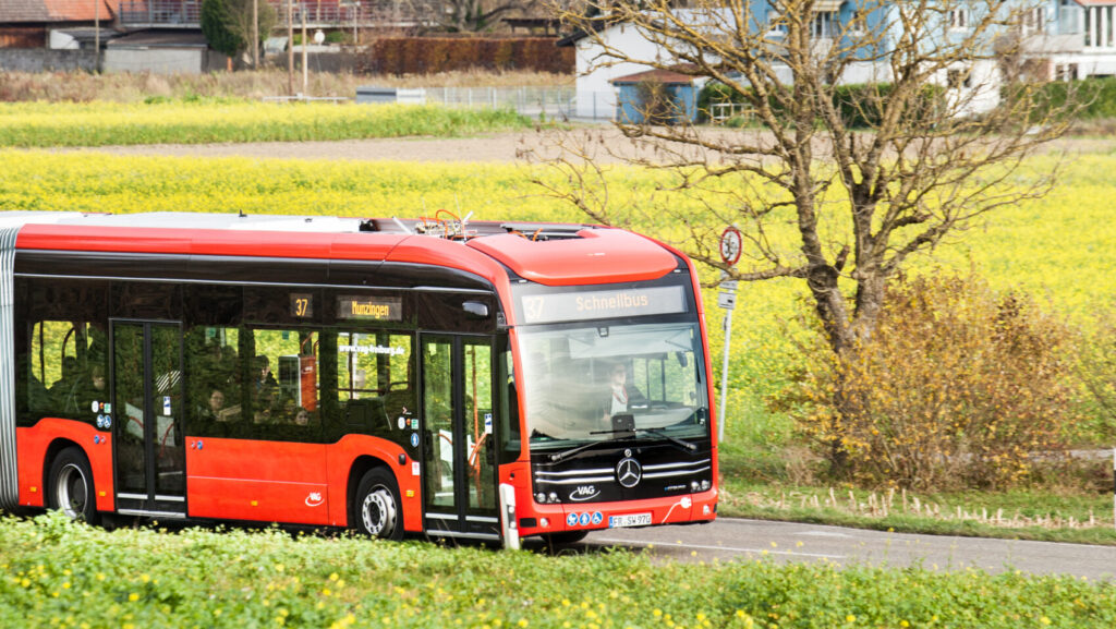 Munzingen, Tiengen, hauptbahnhof. Der Tuniberg-Turbo.